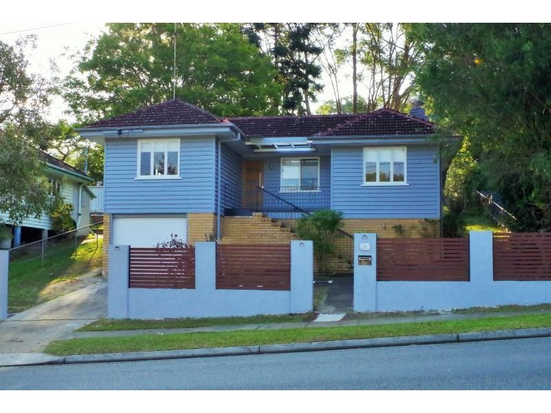 90 Nursery Road, Holland Park West QLD 4121