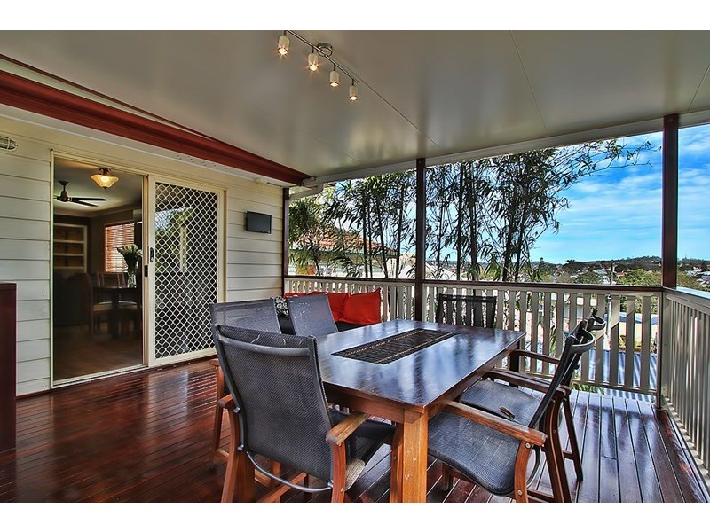 76 Holland Road, Holland Park QLD 4121