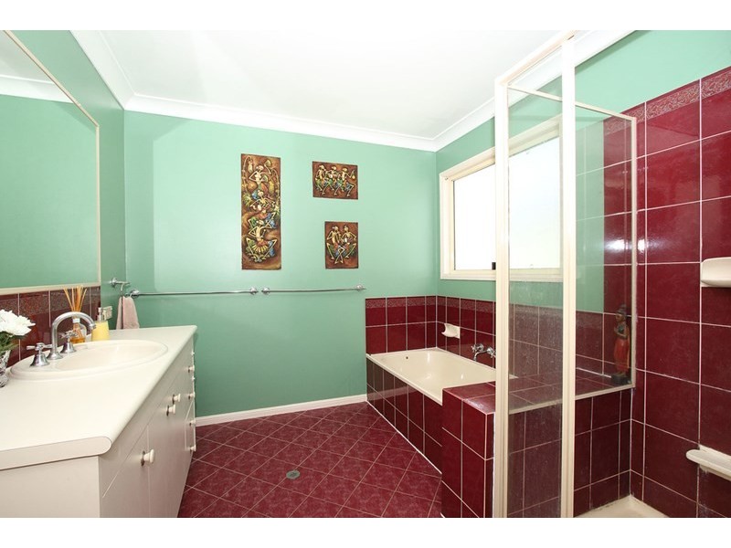 76 Holland Road, Holland Park QLD 4121