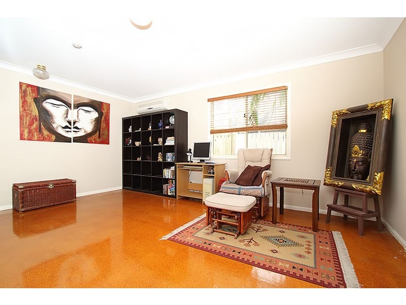 76 Holland Road, Holland Park QLD 4121