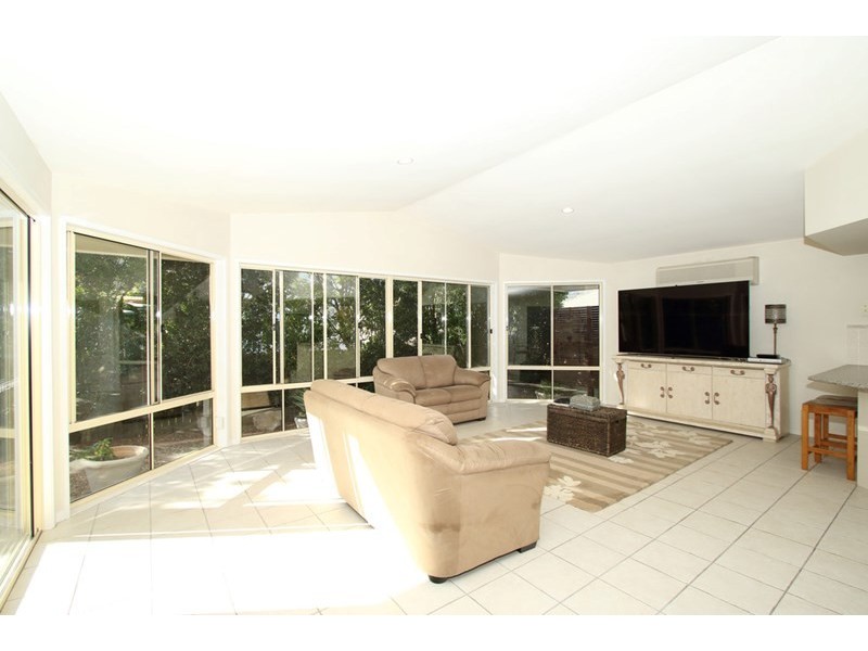 16 Juniper Place, Carindale QLD 4152