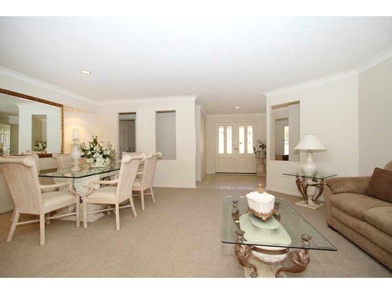 16 Juniper Place, Carindale QLD 4152