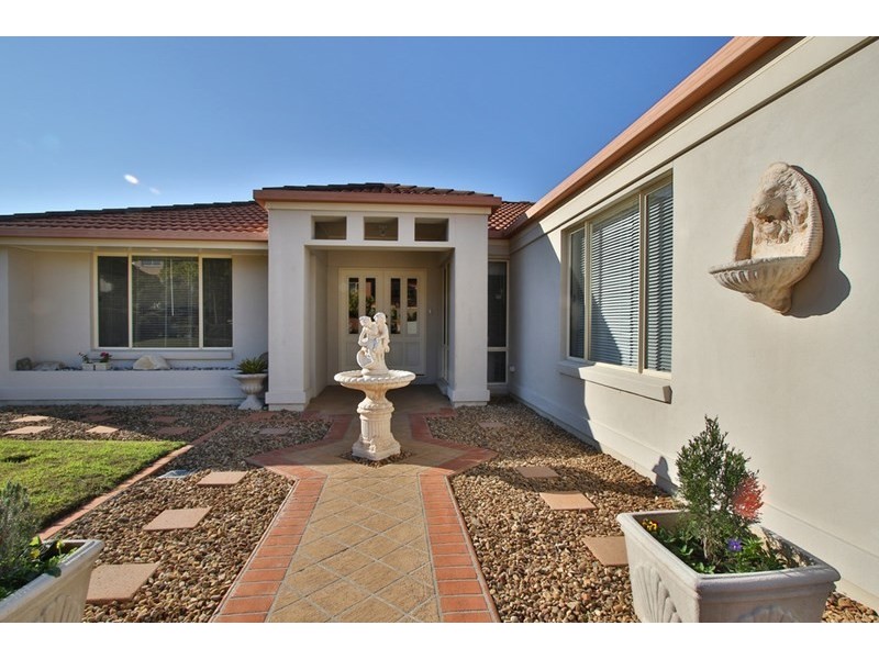 16 Juniper Place, Carindale QLD 4152