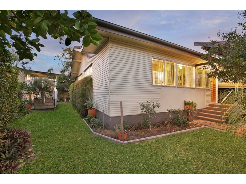 2 Jordan Street, Greenslopes QLD 4120