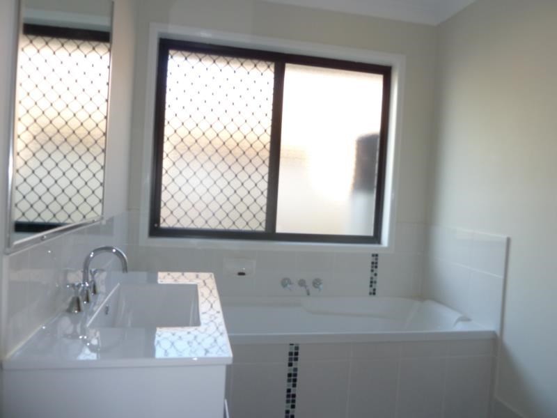 11 Sheridan Close, Moggill QLD 4070
