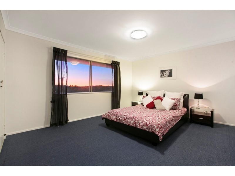 6 Cluden Street, Holland Park West QLD 4121