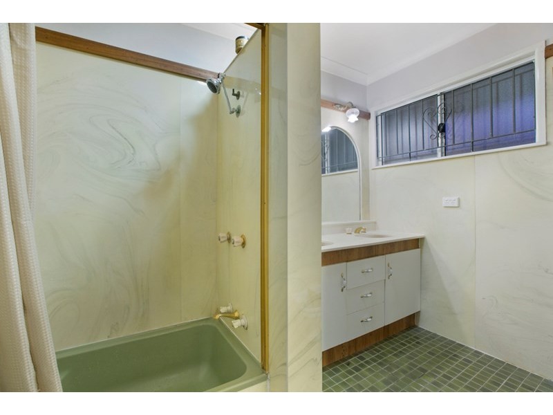 6 Cluden Street, Holland Park West QLD 4121