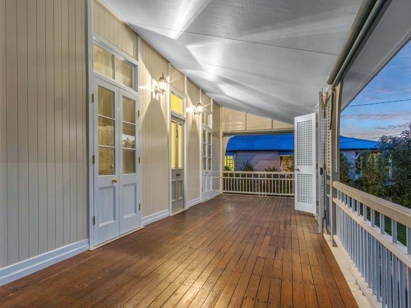 111 Victor Street, Holland Park QLD 4121