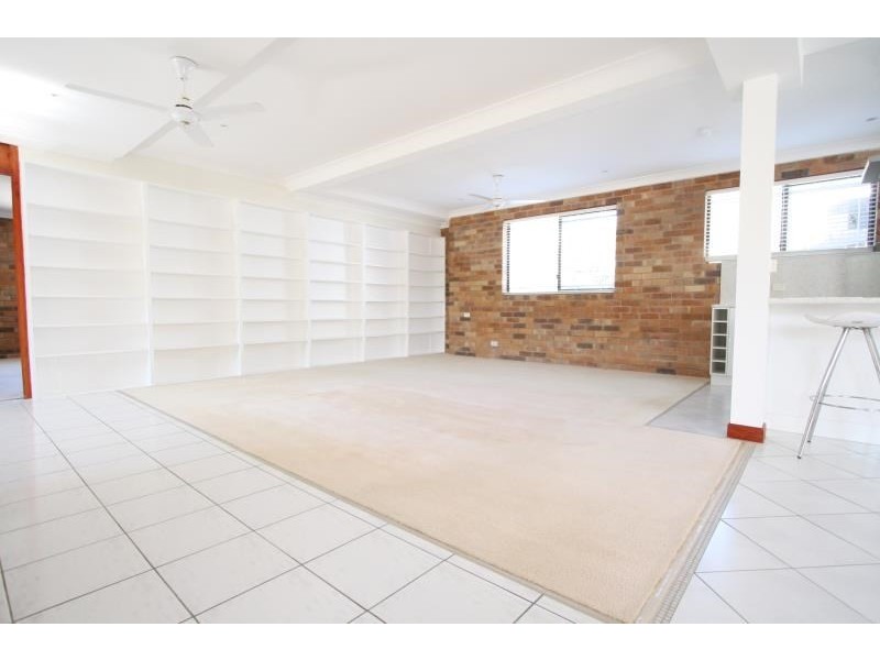 1 Merinda Street, Greenslopes QLD 4120