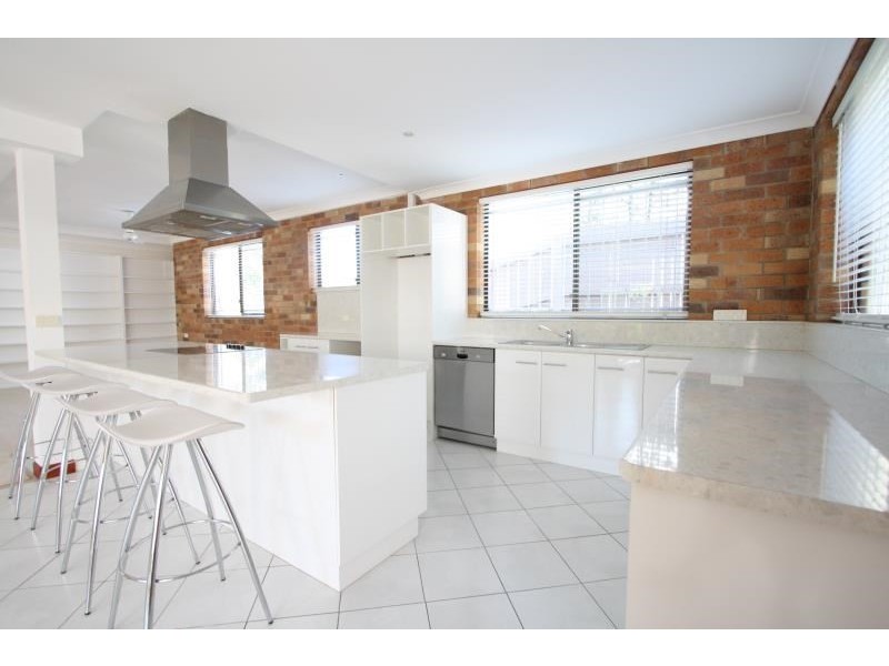 1 Merinda Street, Greenslopes QLD 4120