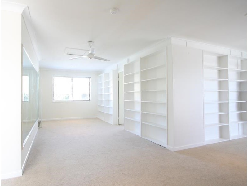 1 Merinda Street, Greenslopes QLD 4120