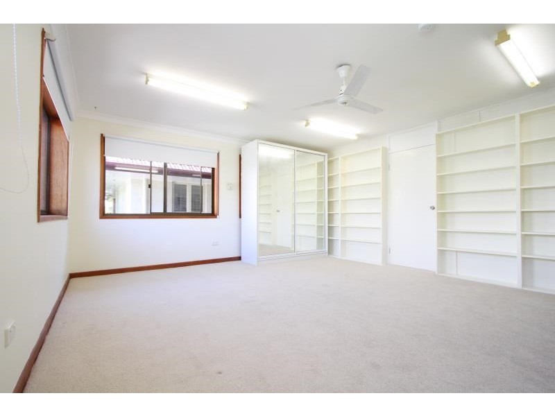 1 Merinda Street, Greenslopes QLD 4120