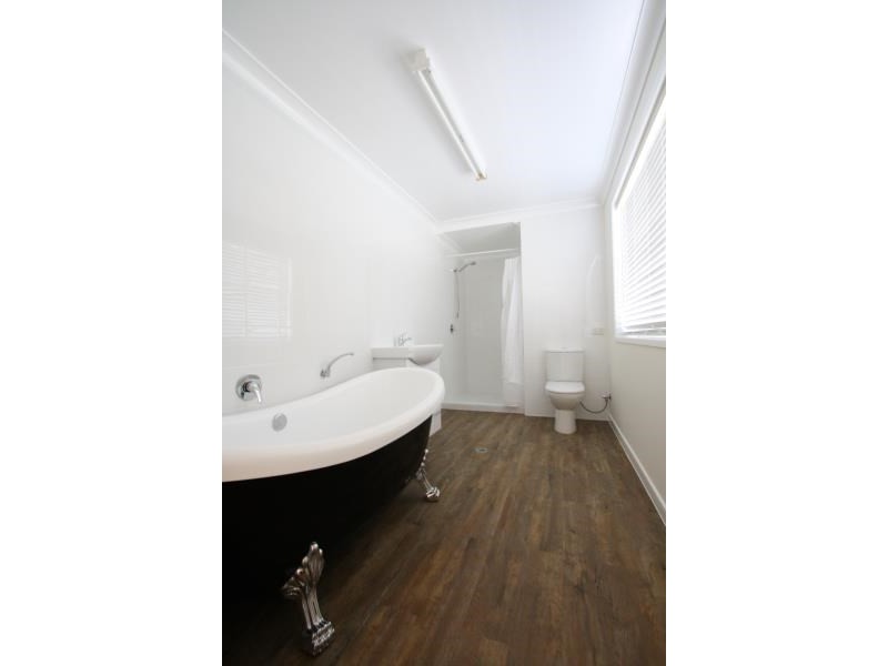 1 Merinda Street, Greenslopes QLD 4120