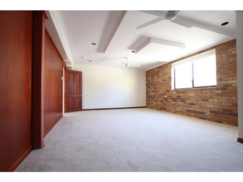 1 Merinda Street, Greenslopes QLD 4120