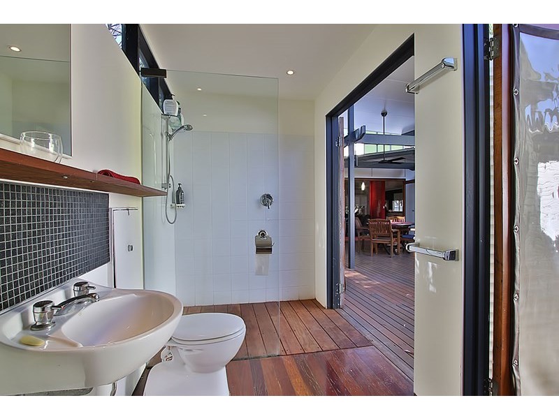 817 Cavendish Road, Holland Park QLD 4121