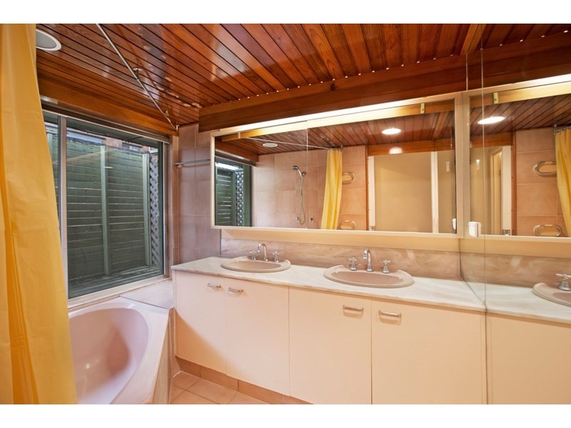 63 Brodie Street, Holland Park West QLD 4121