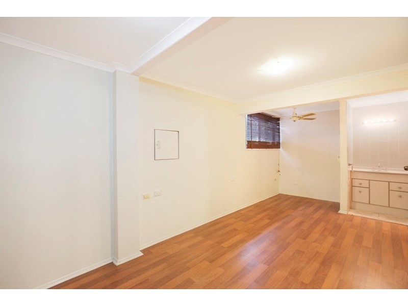 63 Brodie Street, Holland Park West QLD 4121