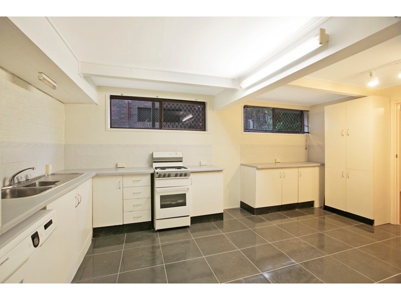 63 Brodie Street, Holland Park West QLD 4121