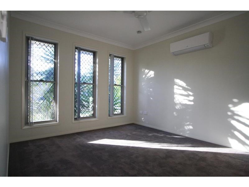 16 Quinn Close, Augustine Heights QLD 4300