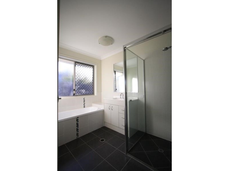 16 Quinn Close, Augustine Heights QLD 4300