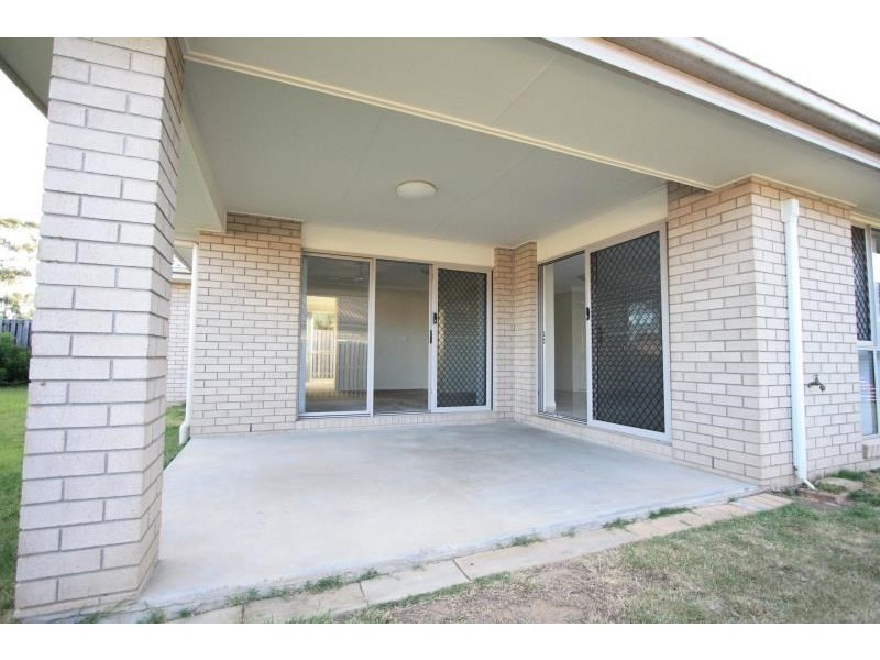 16 Quinn Close, Augustine Heights QLD 4300