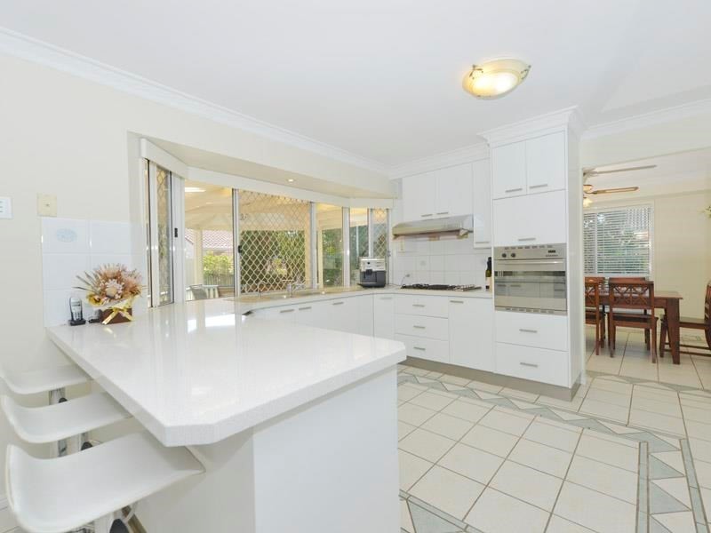 137 Cribb Road, Carindale QLD 4152