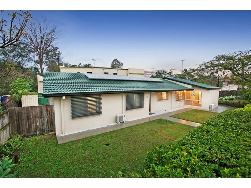 66 Granadilla Street, Macgregor QLD 4109