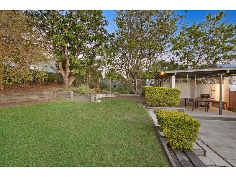 20 Smith Street, Holland Park QLD 4121