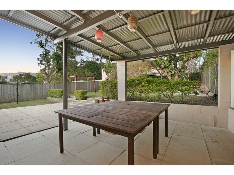 20 Smith Street, Holland Park QLD 4121