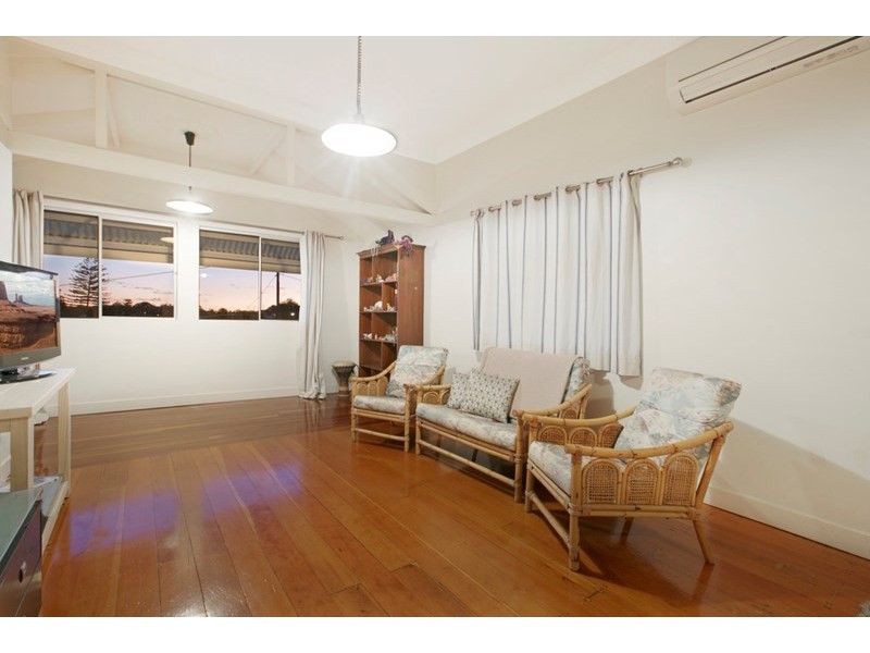 20 Smith Street, Holland Park QLD 4121