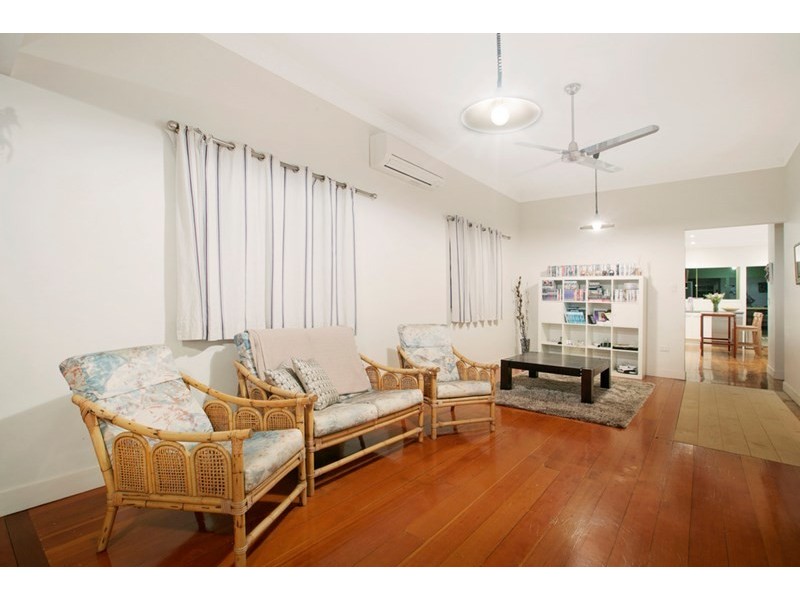 20 Smith Street, Holland Park QLD 4121