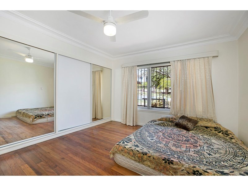 33 Brodie Street, Holland Park West QLD 4121