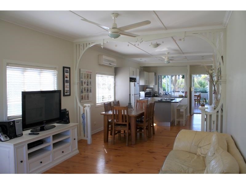 37 Boronia Avenue, Holland Park West QLD 4121