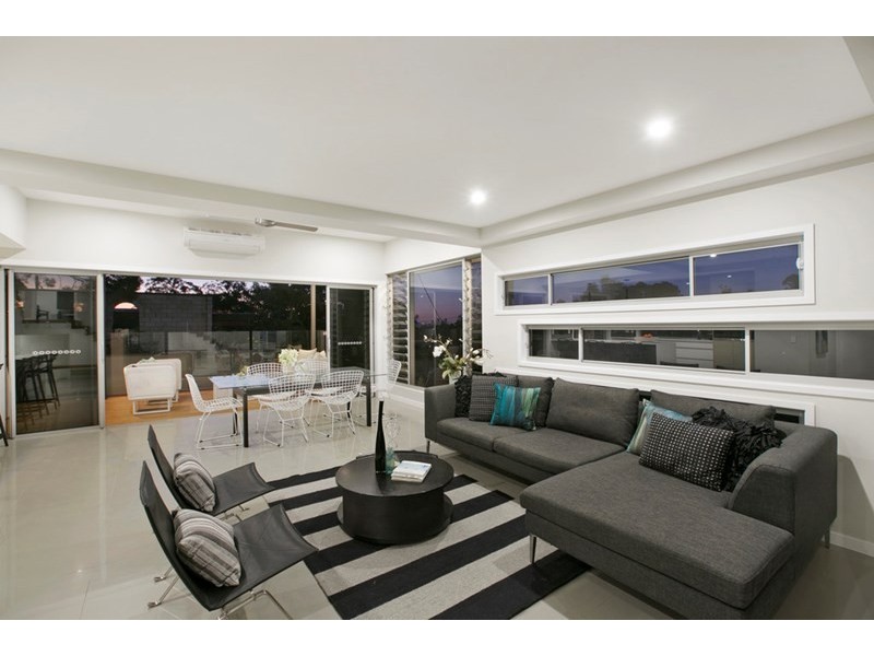 4 Odessa Street, Holland Park West QLD 4121