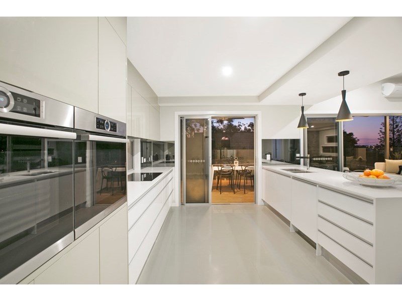 4 Odessa Street, Holland Park West QLD 4121