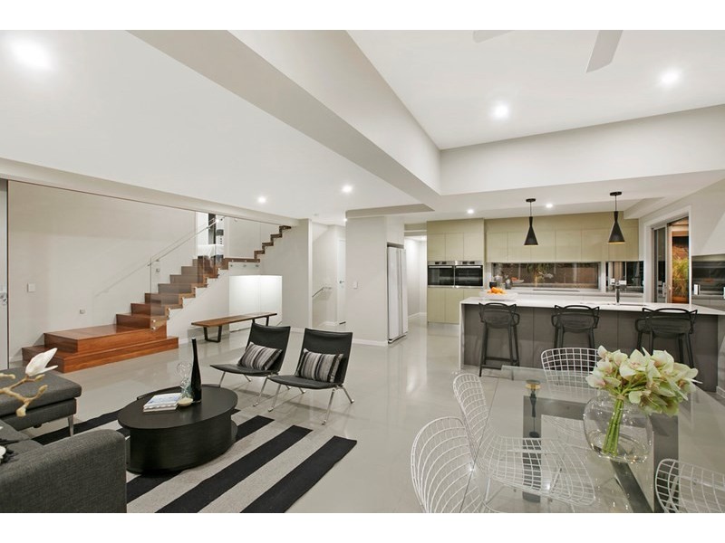 4 Odessa Street, Holland Park West QLD 4121