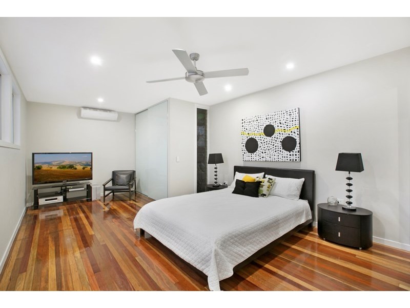 4 Odessa Street, Holland Park West QLD 4121