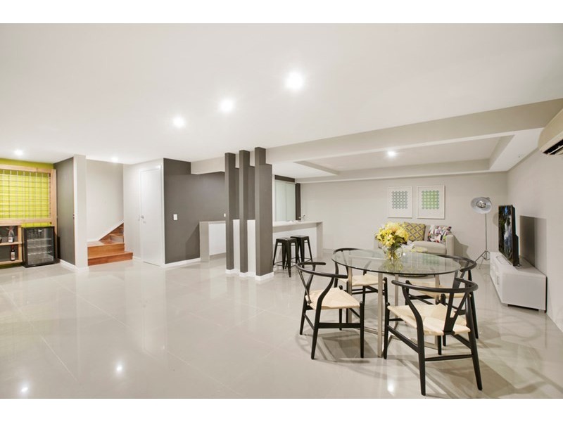 4 Odessa Street, Holland Park West QLD 4121