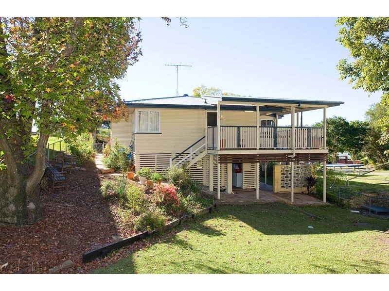 127 Sapphire Street, Holland Park QLD 4121