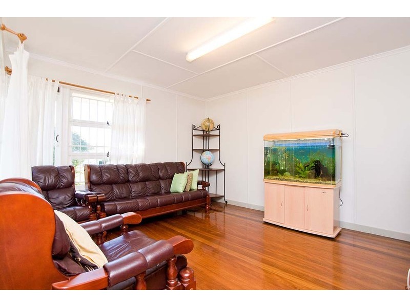 127 Sapphire Street, Holland Park QLD 4121