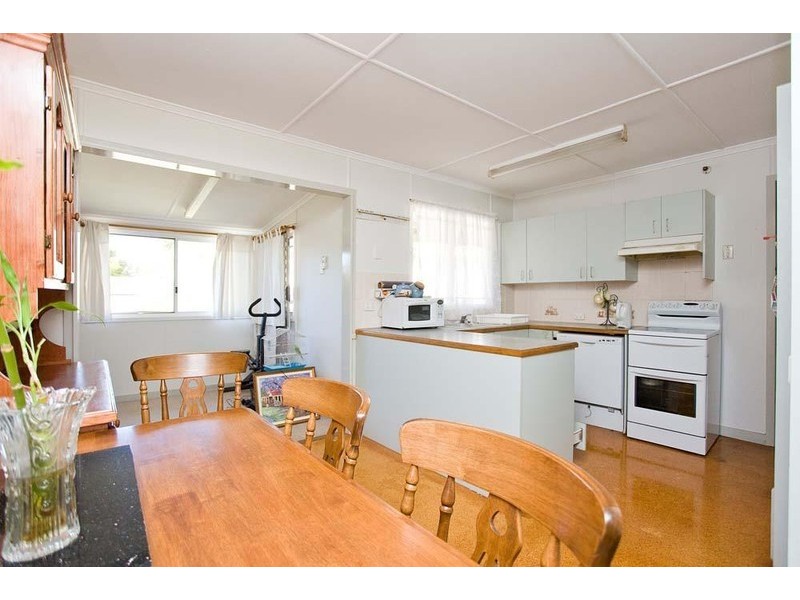 127 Sapphire Street, Holland Park QLD 4121