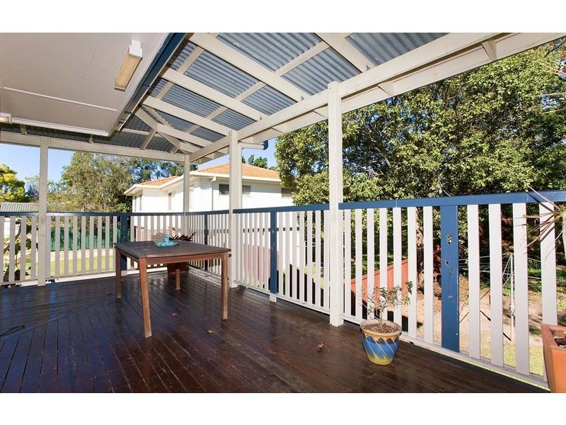 127 Sapphire Street, Holland Park QLD 4121