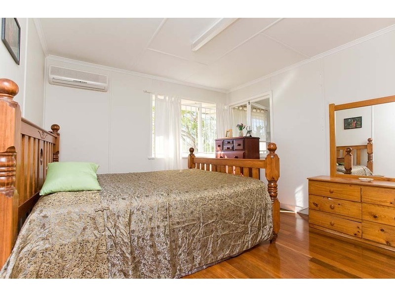 127 Sapphire Street, Holland Park QLD 4121