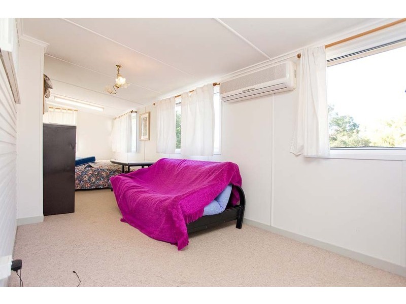 127 Sapphire Street, Holland Park QLD 4121