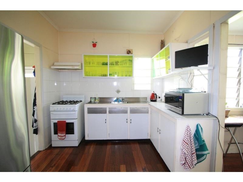 36 Emma Street, Holland Park QLD 4121