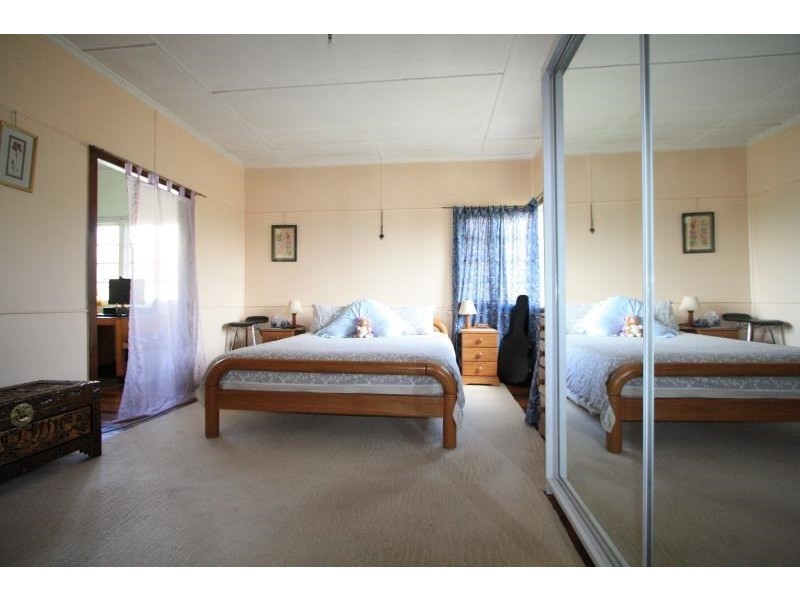 36 Emma Street, Holland Park QLD 4121