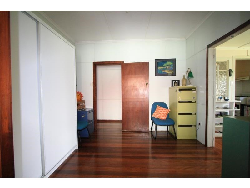 36 Emma Street, Holland Park QLD 4121