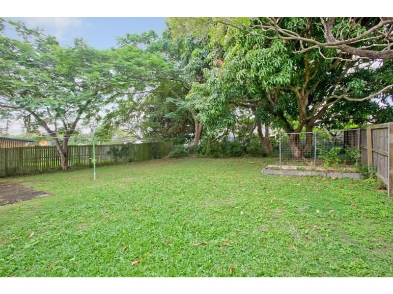 36 Emma Street, Holland Park QLD 4121