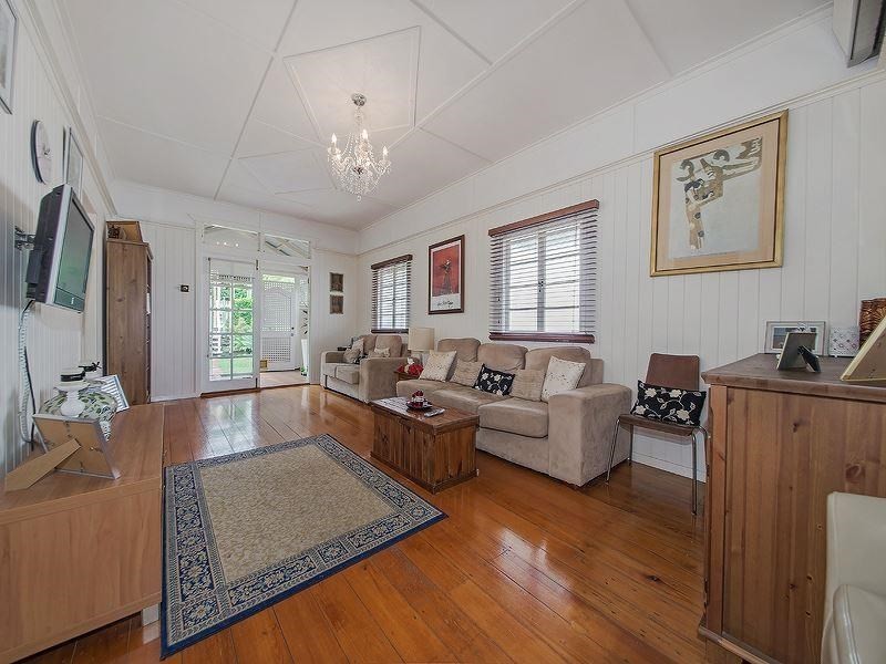 22 Oxley Road, Holland Park QLD 4121