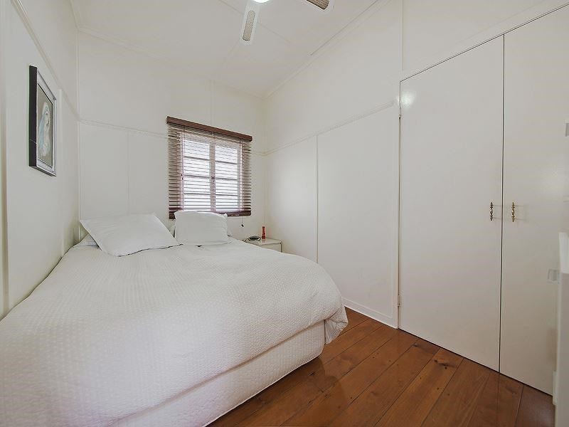 22 Oxley Road, Holland Park QLD 4121